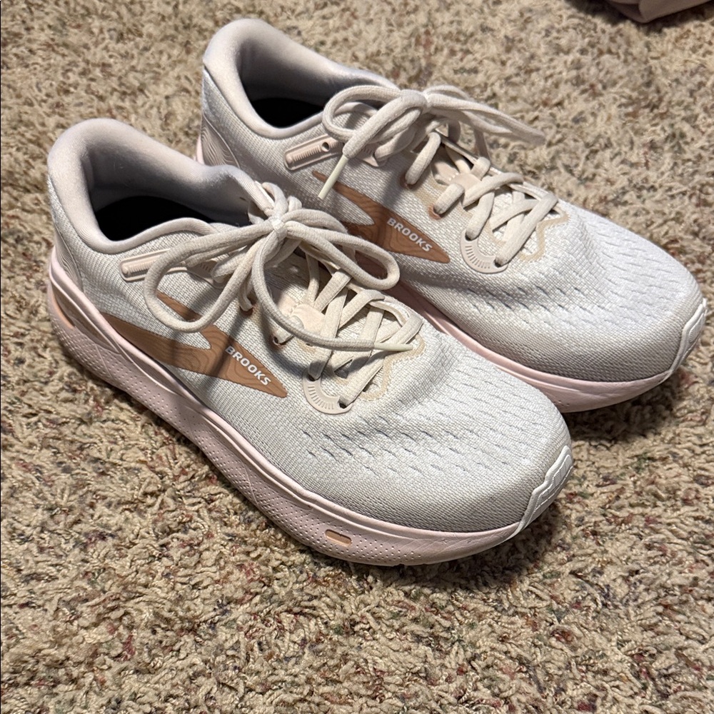 Brooks Women's Ghost Max size 9 White and Pink Running Shoes